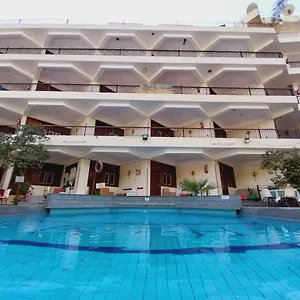 Rezeiky & Camp 3*, الأقصر مصر